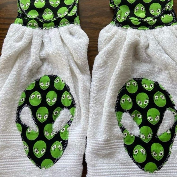 Alien Face Kitchen Hanging Towel Set, Set of 2 White Towel - Picture 3 of 3